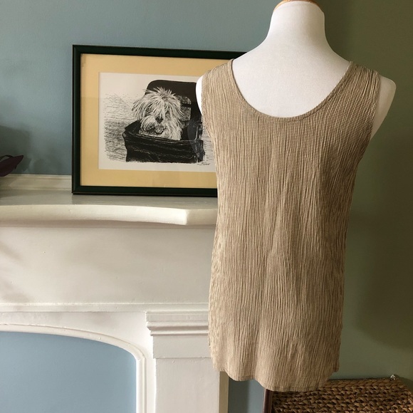 ISDA & Co Sleeveless Top with Shell Buttons - Picture 9 of 11